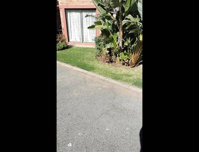 2 BEDROOM TOWNHOUSE FOR SALE IN EDLEEN
